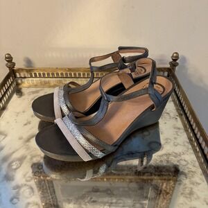 Abeo Wedge Sandals Shoes Womens Size 8 Gray Metallic Strappy Ankle Strap Comfort